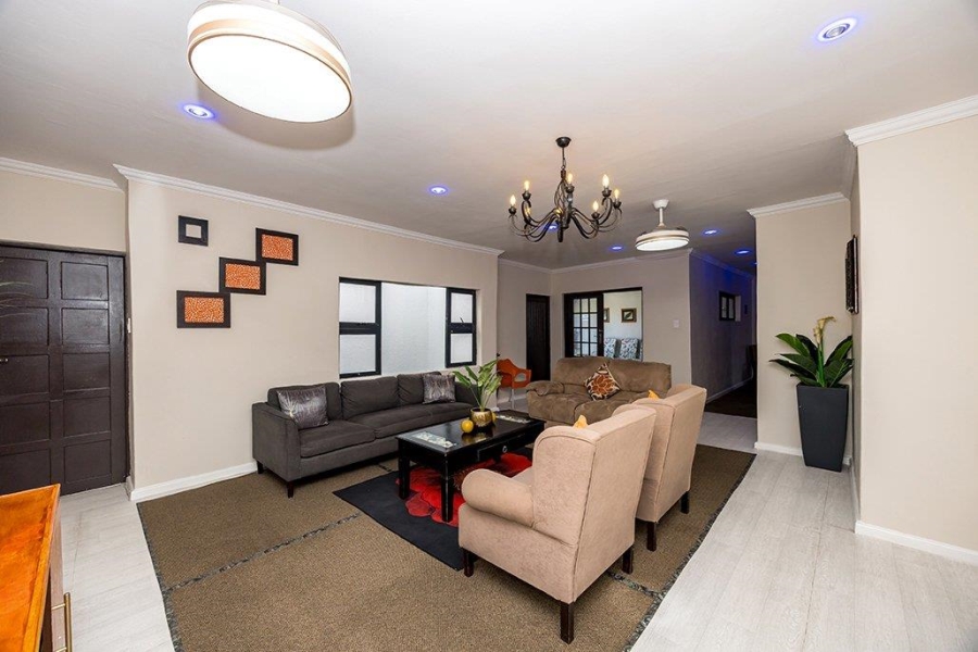 10 Bedroom Property for Sale in Milnerton Western Cape